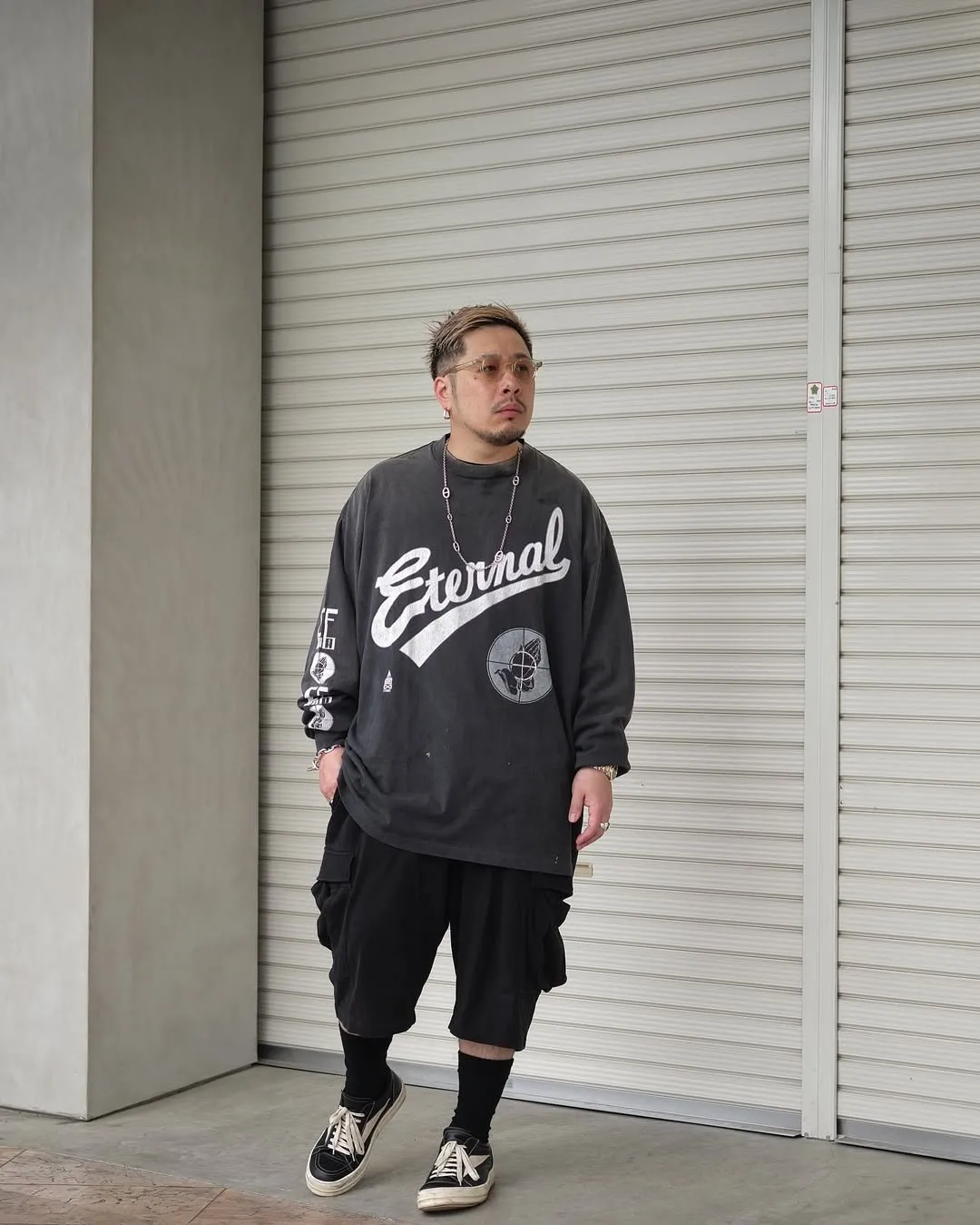 SAINT Mxxxxxx × FEAR OF GOD FG_LS TEE/SNT OF GOD/BLK FOG co-branded model SAINT OF GOD/ETERNAL prayer sight long sleeves, washed black S-XL, this season's major co-branded model, FOG manager JERRY personally carries the goods. The SAINT OF GOD series collaboration has gained quite a lot of buzz. Customized original co-branded SAINT OF GOD main label/washed label. Top-notch printing technology. Using silver sand and cracked pulp on the front and rear panels and heavy washing water to create a natural washed effect of printing, deep restoration